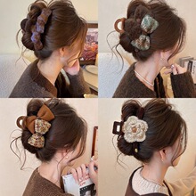 秋冬甜美花朵毛绒抓夹女2025新款后脑勺盘发夹鲨鱼夹气质百搭头饰