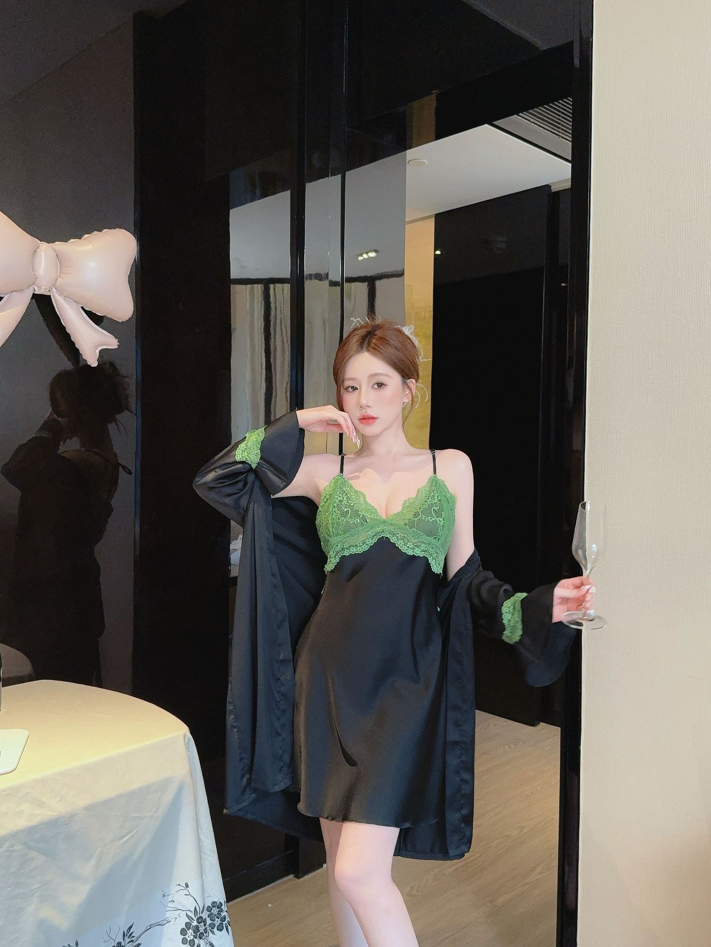 녹흑색 (끈나시 + 겉옷)
