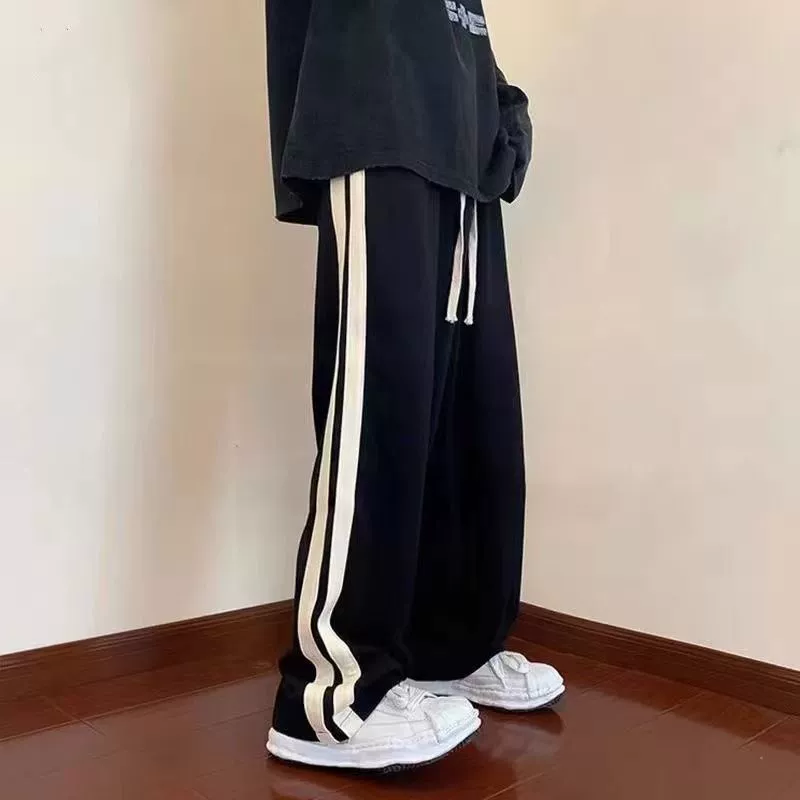 Спортивные брюки в американском стиле для женщин и мужчин, модные универсальные прямые брюки в гонконгском стиле весны и осени с боковыми полосками и широкими штанинами с двумя полосками.