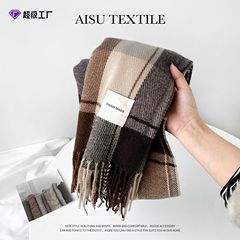 秋冬の格子のマフラーの女性はカシミヤのマフラーをまねて簡単です。