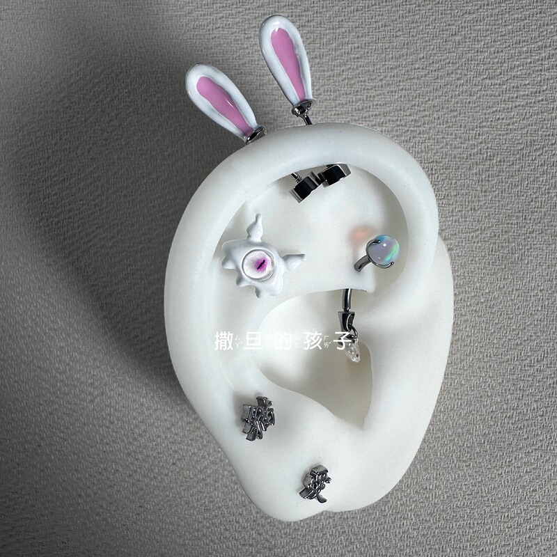 うさぎソースピアス、耳骨ピアス、甘くてクールなうさぎ耳ピアス、耳骨ピアス、エルフ耳|undefined