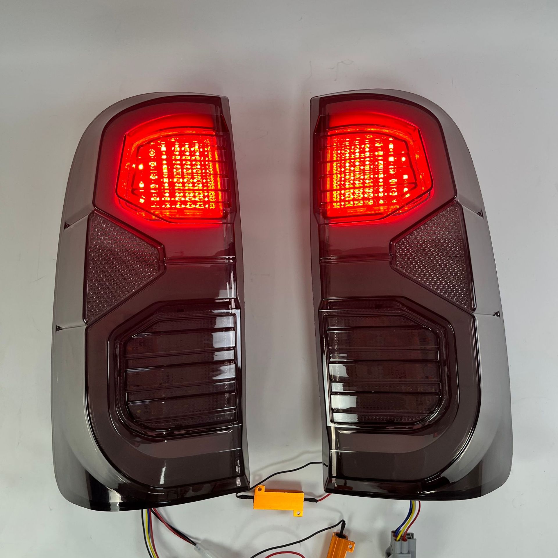 Suitable for 04-15 years Hellux Vigo tail light HILUX VIGO modified LED tail light LED warning light