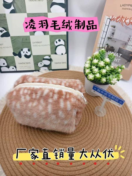 New Style Makeup Bag for Autumn and Winter, Large Capacity, Versatile, Portable for Outings, Polaroid Storage, Deer-Shaped Plush Coin Purse