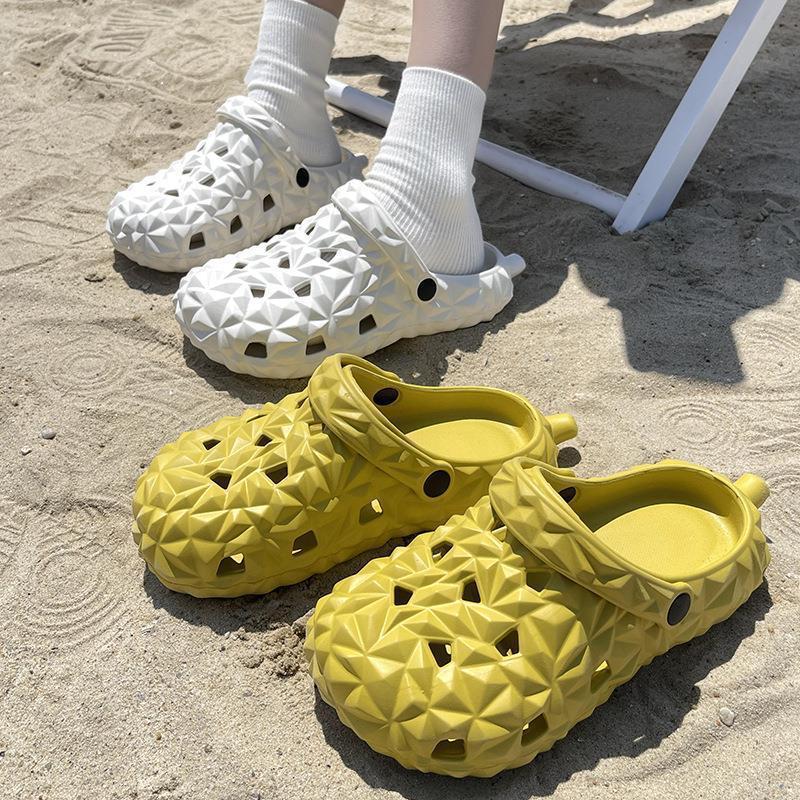 Pareja de zapatos con agujeros para mujer 2025 nueva tendencia antideslizante de verano para llevar durian Baotou playa pantuflas de suela blanda para hombre