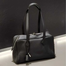 2025新款高端TC皮牛皮维多利亚真皮女包简约保龄球腋下包手提斜挎