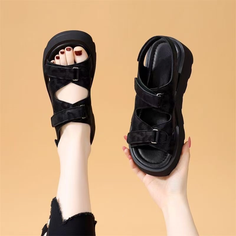 2026 verano nuevo estilo de moda versátil con una sola suave antideslizante con una falda sandalias de playa