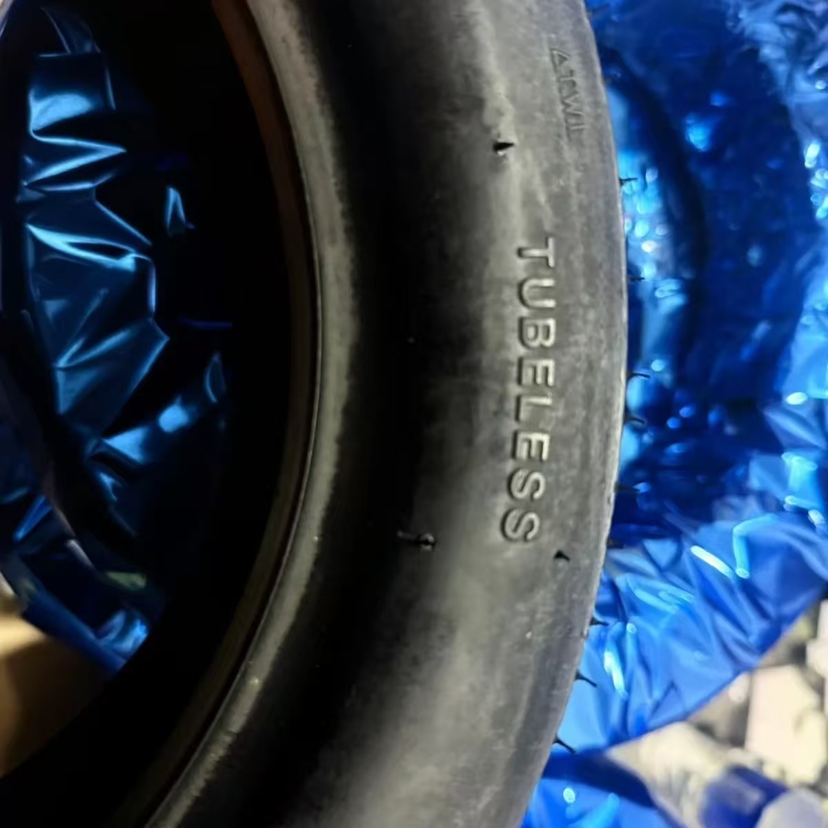 130/60-10 Tire for Electric Vehicles and Motorcycles, Anti-Skid, Rain and Shine Resistant, Wear-Resistant, Vacuum Tire for Electric Scooters