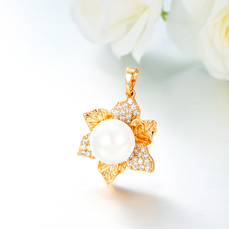 Xuping Europa y los Estados Unidos transfronterizos incrustados de zircon imitación de flores de perlas diseño de moda retro collar de dama colgante al por mayor
