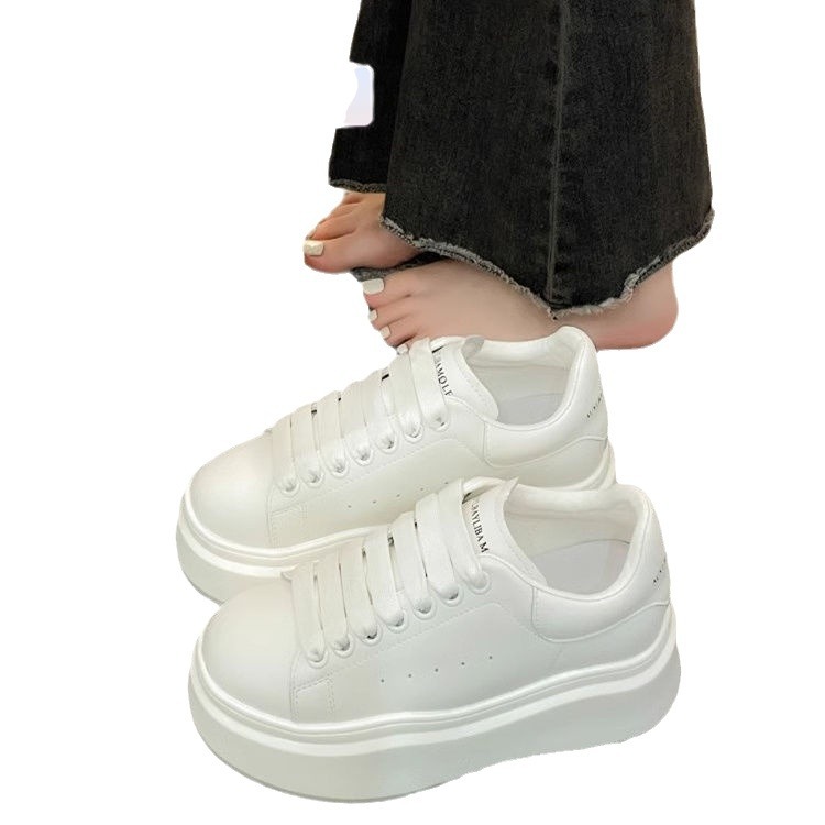 Gu Balun McQueen zapatos blancos para mujeres 2024 primavera nuevos zapatos deportivos de suela gruesa muffin zapatos de skate de tamaño pequeño