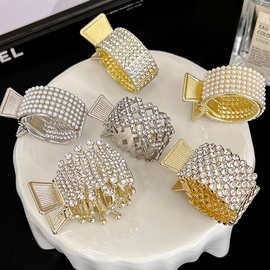 轻奢水钻珍珠高马尾扣抓夹固定神器2024年网红新款鲨鱼夹子发卡