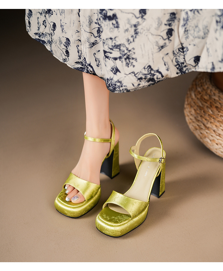 Y620-3 Open-Toe Sandals Waterproof Platform Chunky Heel Embroidered Cheongsam Banquet High Heels New Chinese Style_voghion.com