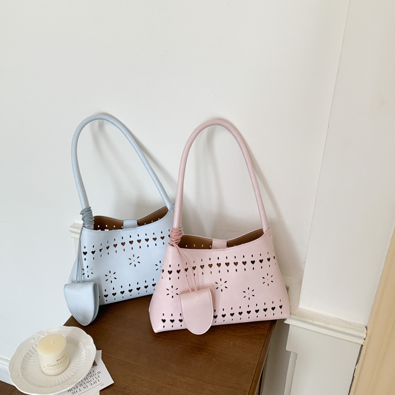 Korean Niche Hollow-Out Design Underarm Dumpling Bag for Women, New Light Luxury Versatile Shoulder Bag, Casual Commuter Women's Bag