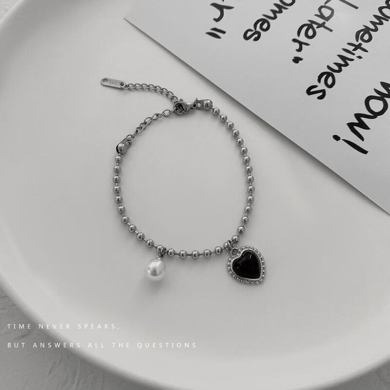 Exquisite White Pearl and Black Heart Metal Bead Bracelet, Sweet and Cool Fashion Trend, Niche Design Jewelry