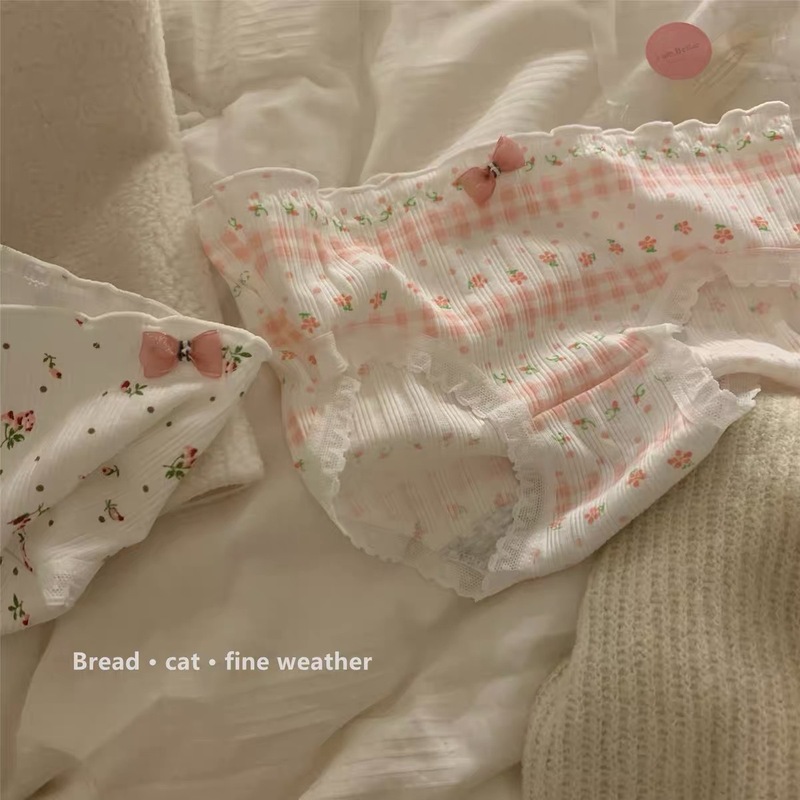 "Which girl doesn't like flowers and doesn't like romance?" Girls feel sweet with small floral cotton underwear