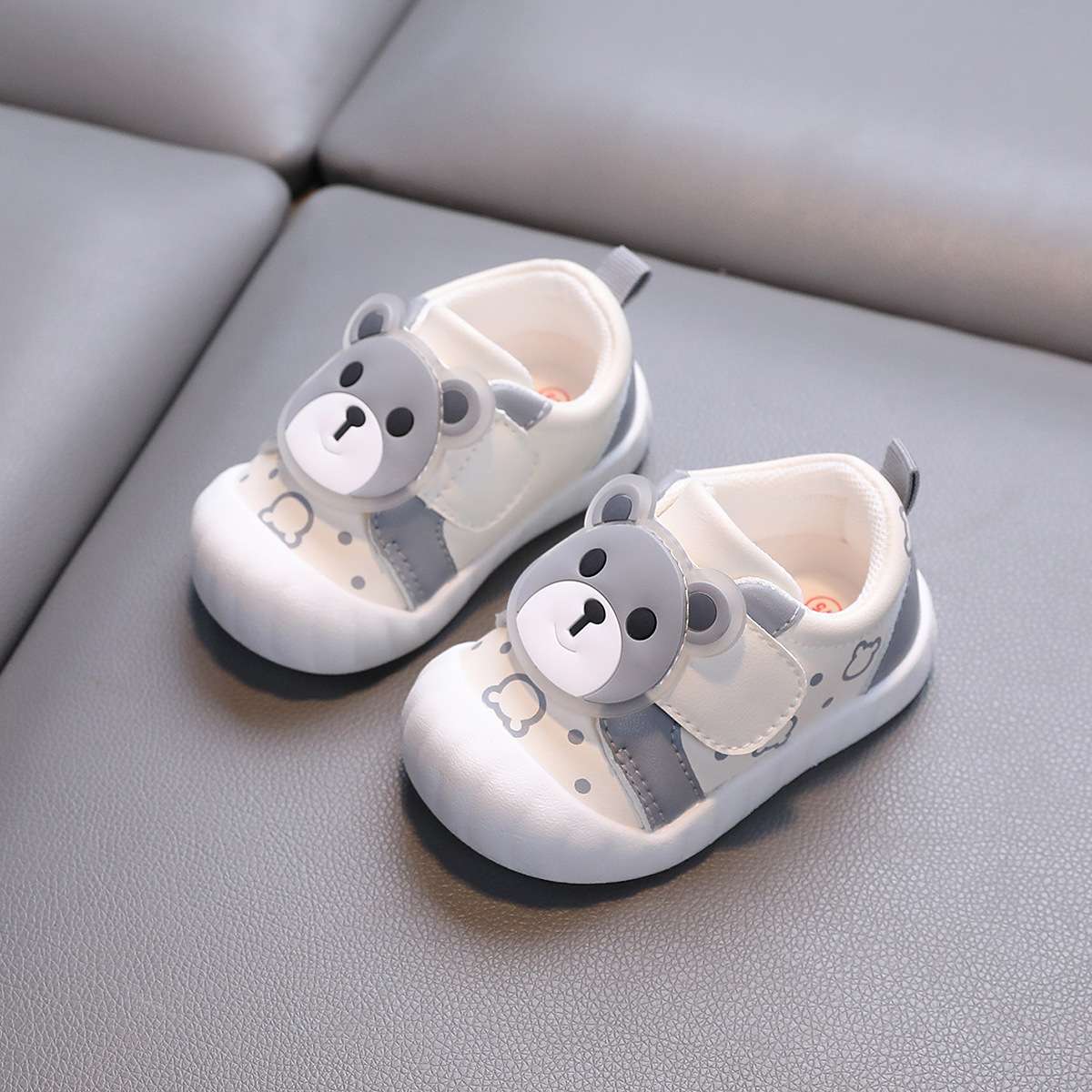 Zapatos para bebés nuevos zapatos para niños pequeños de suela blanda primavera y otoño zapatos para niños para bebés zapatos casuales de dibujos animados para niñas 1-2 años