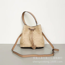 大牌真皮子母女包尾单斜挎单肩水桶包手提包外贸原单大容量腋下包