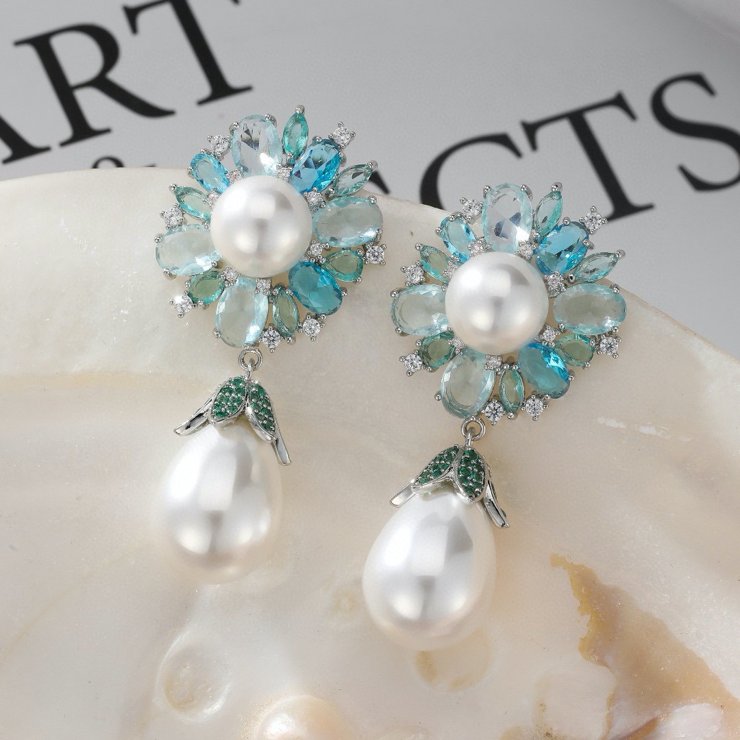 Fashionable elegant three dimensional earrings drop-shaped from…