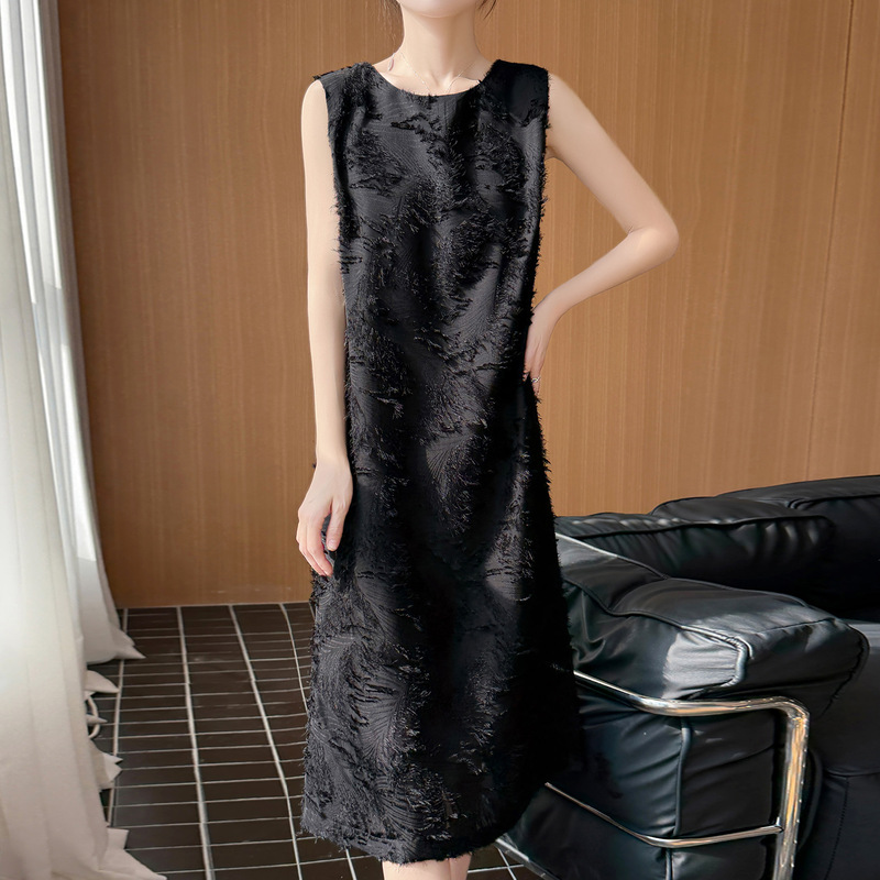 Fine-Knit Dress with Irregular Fringe, Sleeveless Wide-Shoulder Strap Dress, 2026 New Style, Round Neck Long Dress for Women Fine-Knit Dress with Irregular Fringe, Sleeveless Wide-Shoulder Strap Dress, 2026 New Style, Round Neck Long Dress for Women