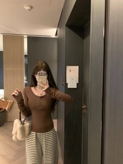咖色亨利领长袖T恤女秋季收腰紧身针织内搭打底衫纯欲风修身上衣
