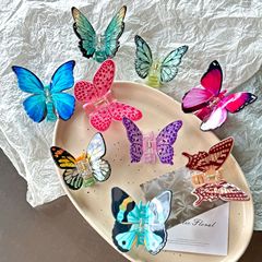 新しいモデルの蝶が森のシリーズの気質をつかんでいます。