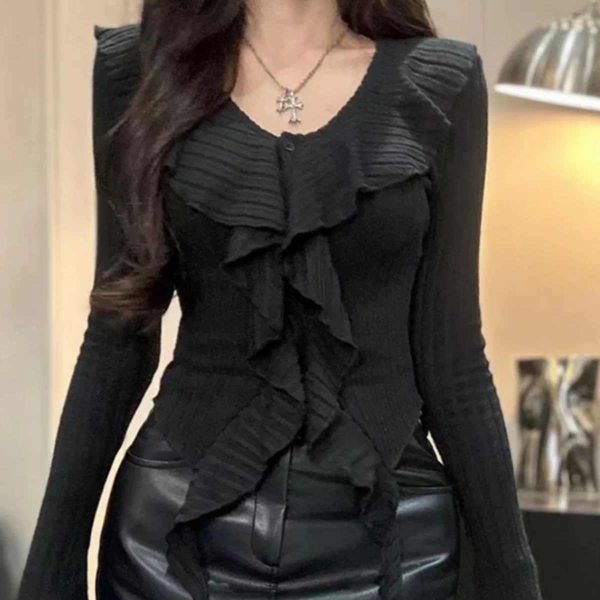 Sexy spicy girl V-neck design with flared sleeves irregular ruffle edges as the base layer, autumn and winter new slim_voghion.com