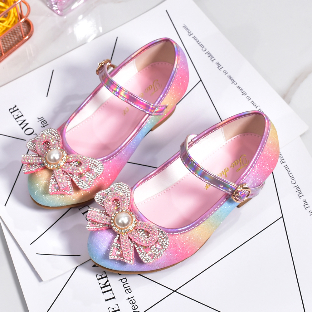 Zapatos de cuero de tacón alto para niños Nueva perla arco pequeña princesa zapatos etiqueta brillante piano zapatos de rendimiento niñas zapatos individuales
