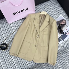 新款系列 Mu*新款翻领长袖西装外套 字母贴布绣口袋点缀