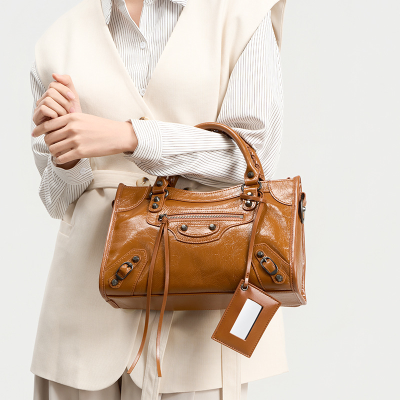 Cross-Border Studded Biker Bag Retro Crossbody Genuine Leather Large Capacity Tote Bag Niche Genuine Leather Handbag For Women - Thumbnail 4