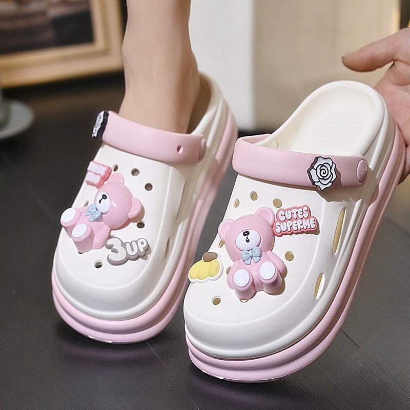 2025 new fun world cartoon hole shoes cute non-slip slippers wholesale