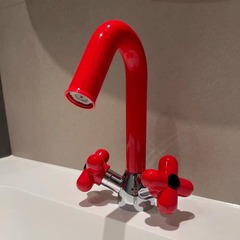 クロスボーダーキャンディーカラーの洗面台の蛇口全銅製の温冷洗面台のバスルームカウンター下の洗面台分割ダブルホール蛇口