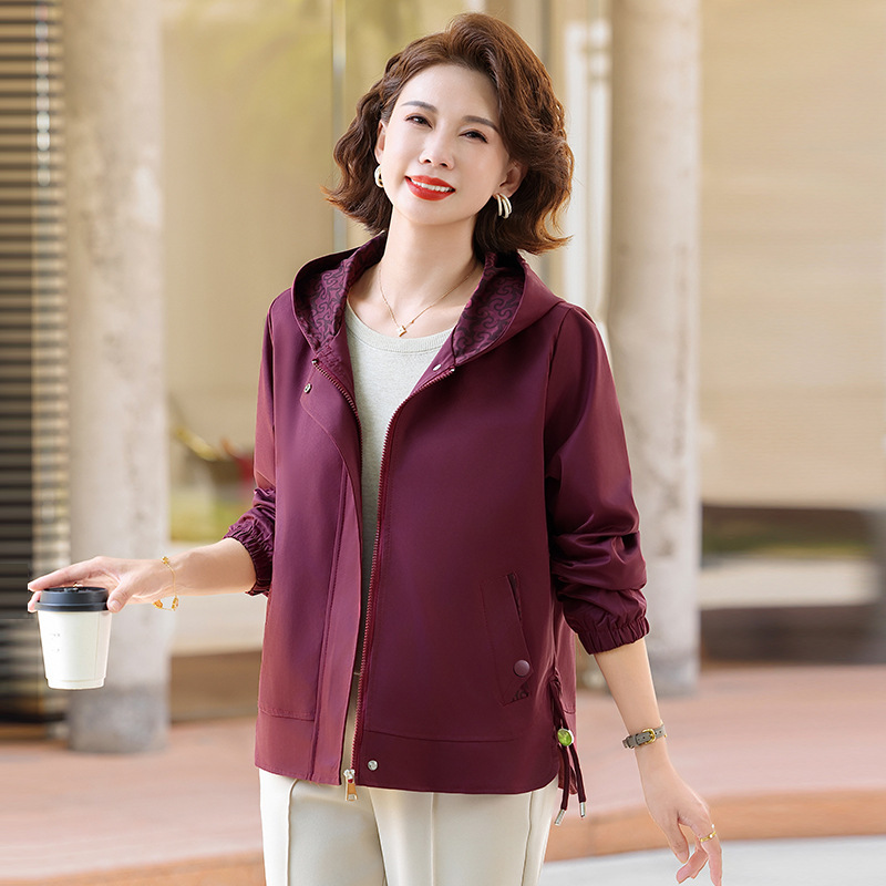 中老年妈妈短款冲锋衣外套女40岁50中年时尚洋气连帽大码夹克衫|undefined