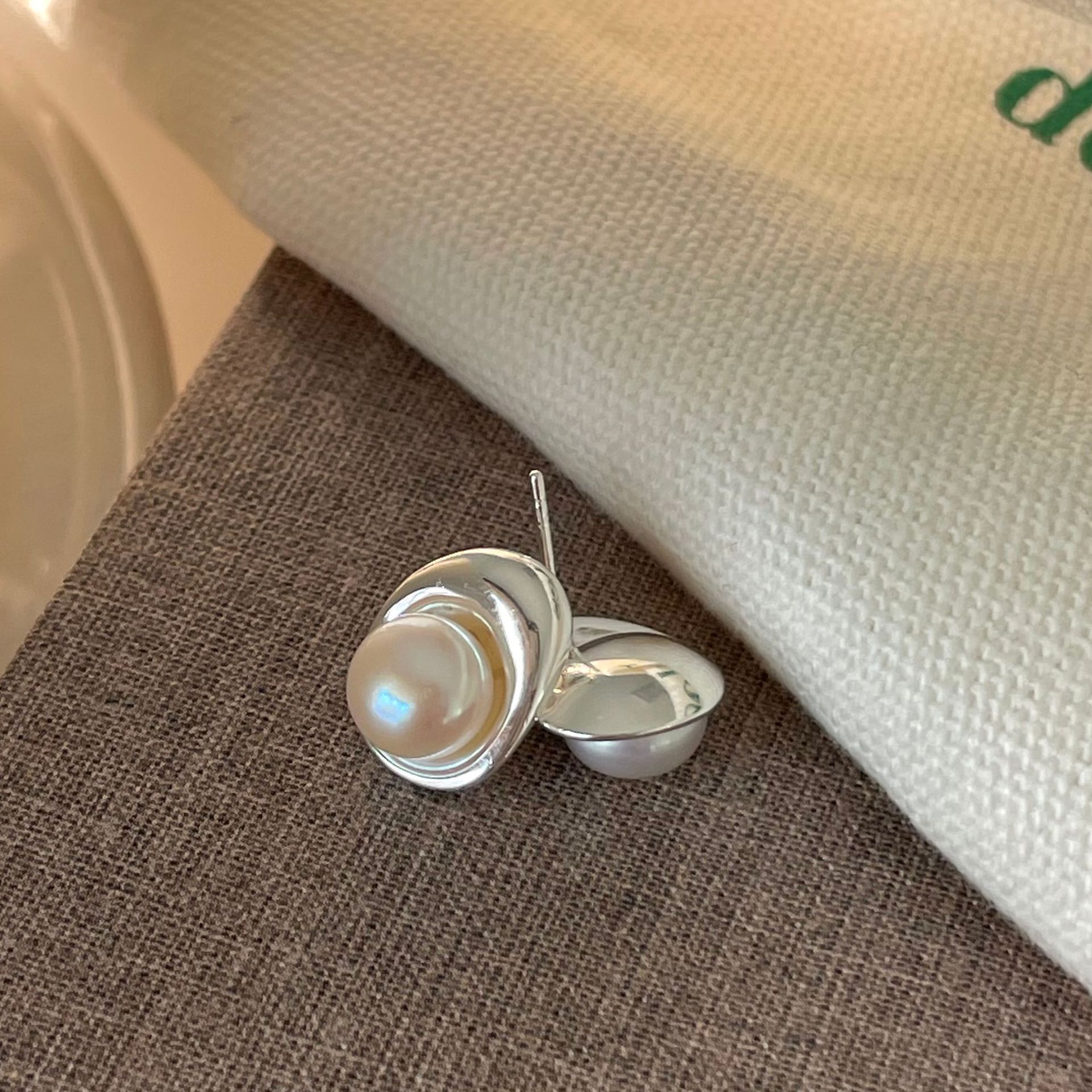 10g Weight Ear Studs Classification 1 Pair Quantity Holiday, Wedding Occasion 925 Sterling Silver, Freshwater Pearl Material Water Droplets Pattern Women'S Gender 1 Pair 925 Sterling Silver Freshwater Pearl Water Droplets Ear Studs 5