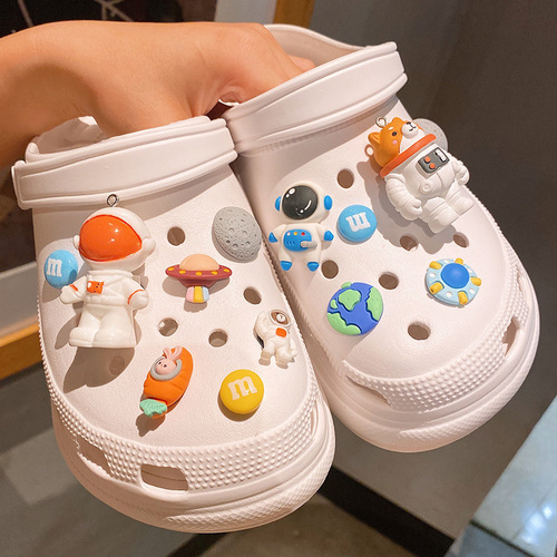 [Open during Spring Festival] Buzz Lightyear Strawberry Bear’s versatile DIY accessories and detachable hole-in-the-wall shoe buckles
