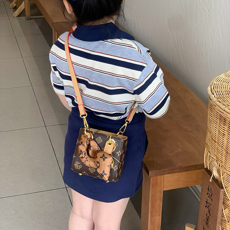 儿童斜挎精致迷你小包包女夏2025年小众质感轻奢手提包超火戴妃包|undefined