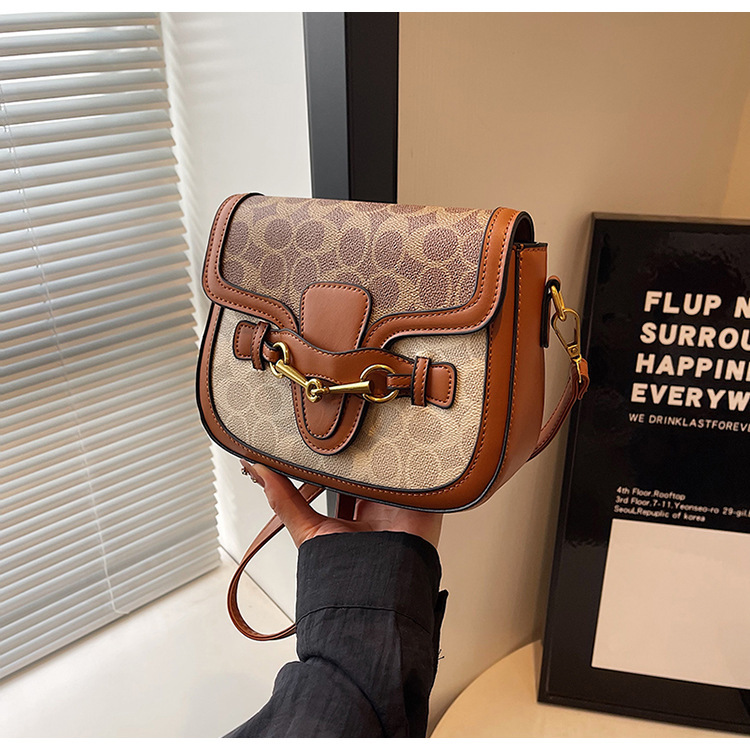 Cross-border High-end Wide Shoulder Strap Saddle Bag Women's 2025 New Retro Printed Stylist Shoulder Bag Crossbody Bag for Women