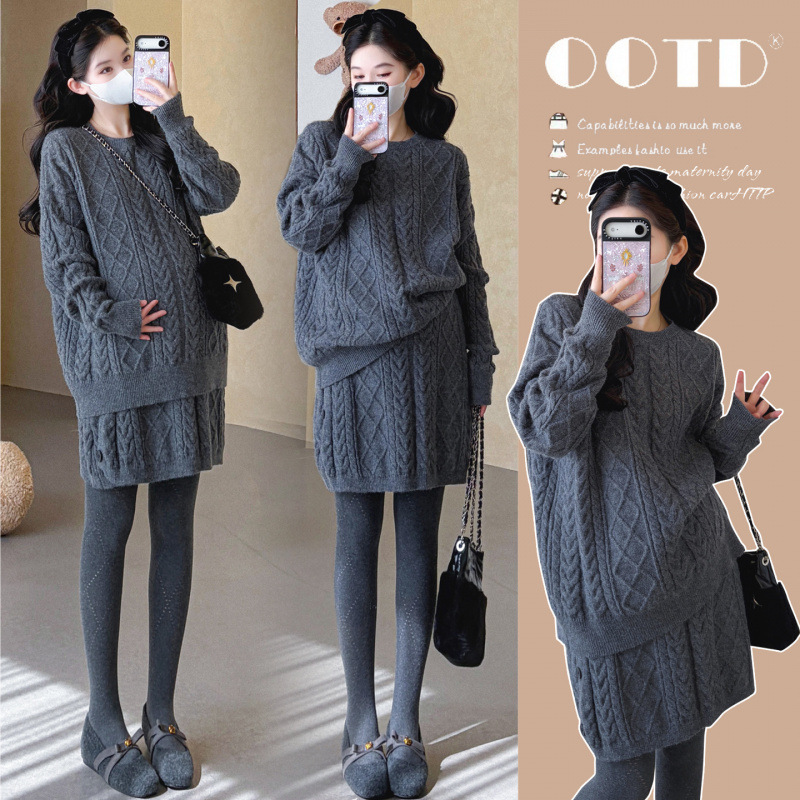 Maternity autumn outfit set, trendy new fashion style for stylish moms, stylish cable-knit sweater top and short skirt two-piece set, trendy outfit Maternity autumn outfit set, trendy new fashion style for stylish moms, stylish cable-knit sweater top and short skirt two-piece set, trendy outfit