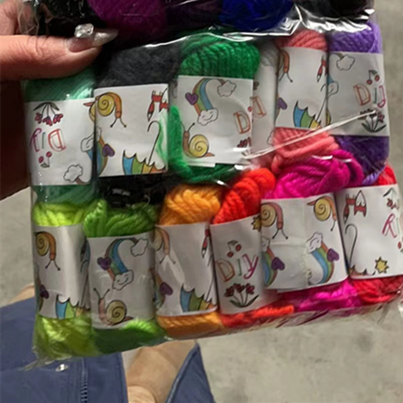 中粗合股腈纶线三彩丝毛线12色24色手工diy玩偶杯垫钩花拖鞋纱线