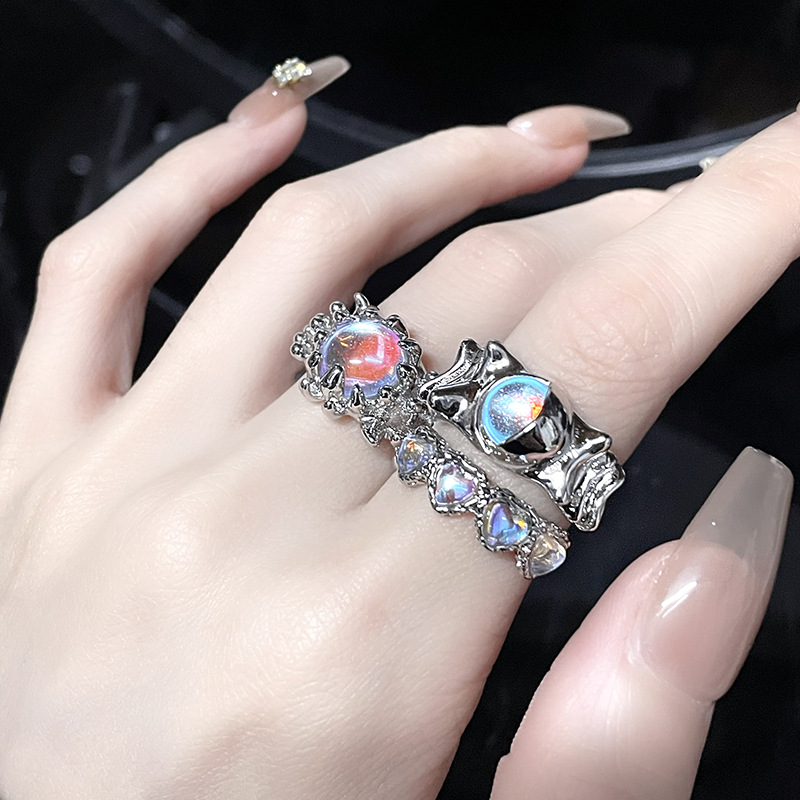 Moonstone en forma de corazón irregular francés líquido de alta calidad anillo abierto personalidad femenina anillo de textura de gema