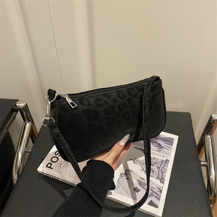 2025�����¿�������е�Ҹ�±��yС�������μ�����s�r��С����