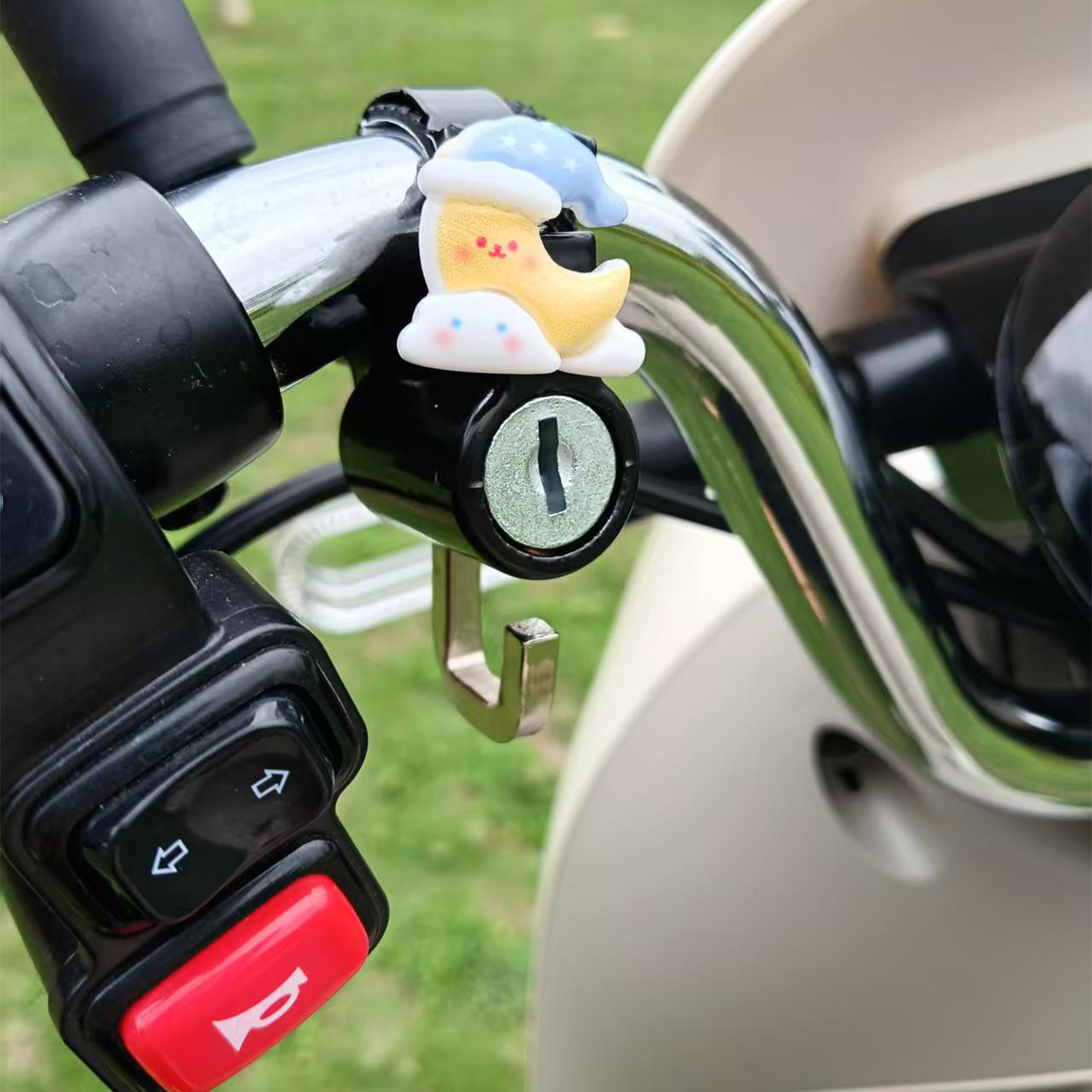 Cartoon Helmet Lock for Bicycles, Electric Vehicles, Motorcycles, Scooters, Mountain Bikes, Baby Strollers, Multifunctional Anti-Theft Lock Hook
