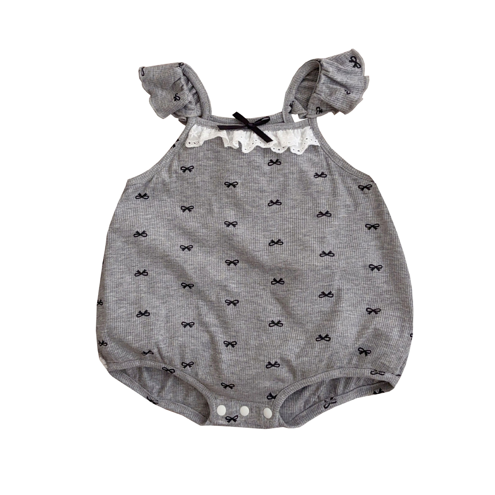 Traje pequeño de estilo occidental para bebés y niños pequeños 2025 verano estilo coreano ropa de protección solar de encaje traje de dos piezas