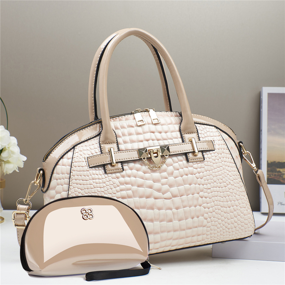 Primavera y verano nuevo patrón de cocodrilo bolso de mujer de mediana edad atmosférico bolso de madre bolso de mensajero de hombro salvaje bolso de moda bolso grande