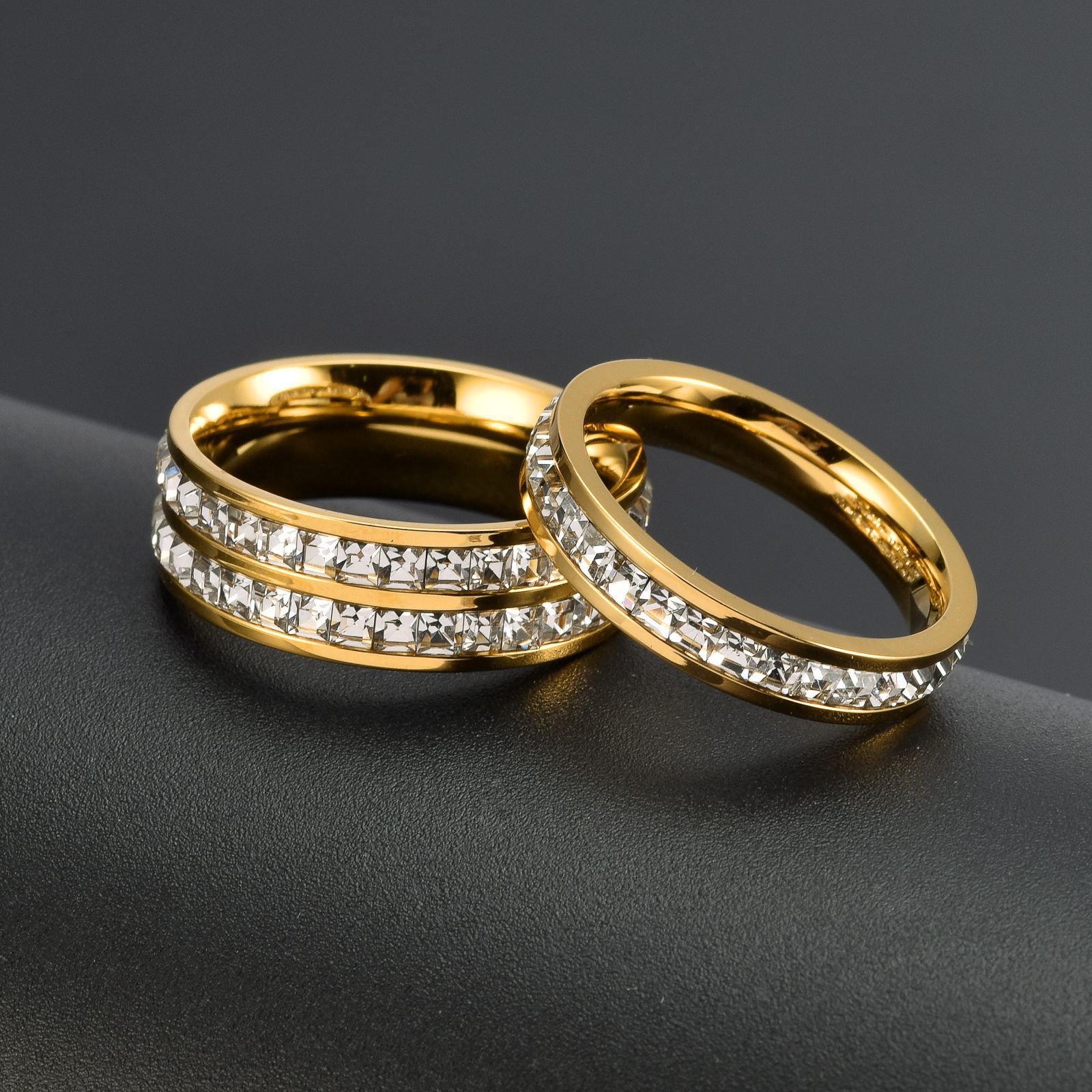 Fashion Circle Stainless Steel Polishing Plating Inlay Zircon Gold Plated Rings display picture 3