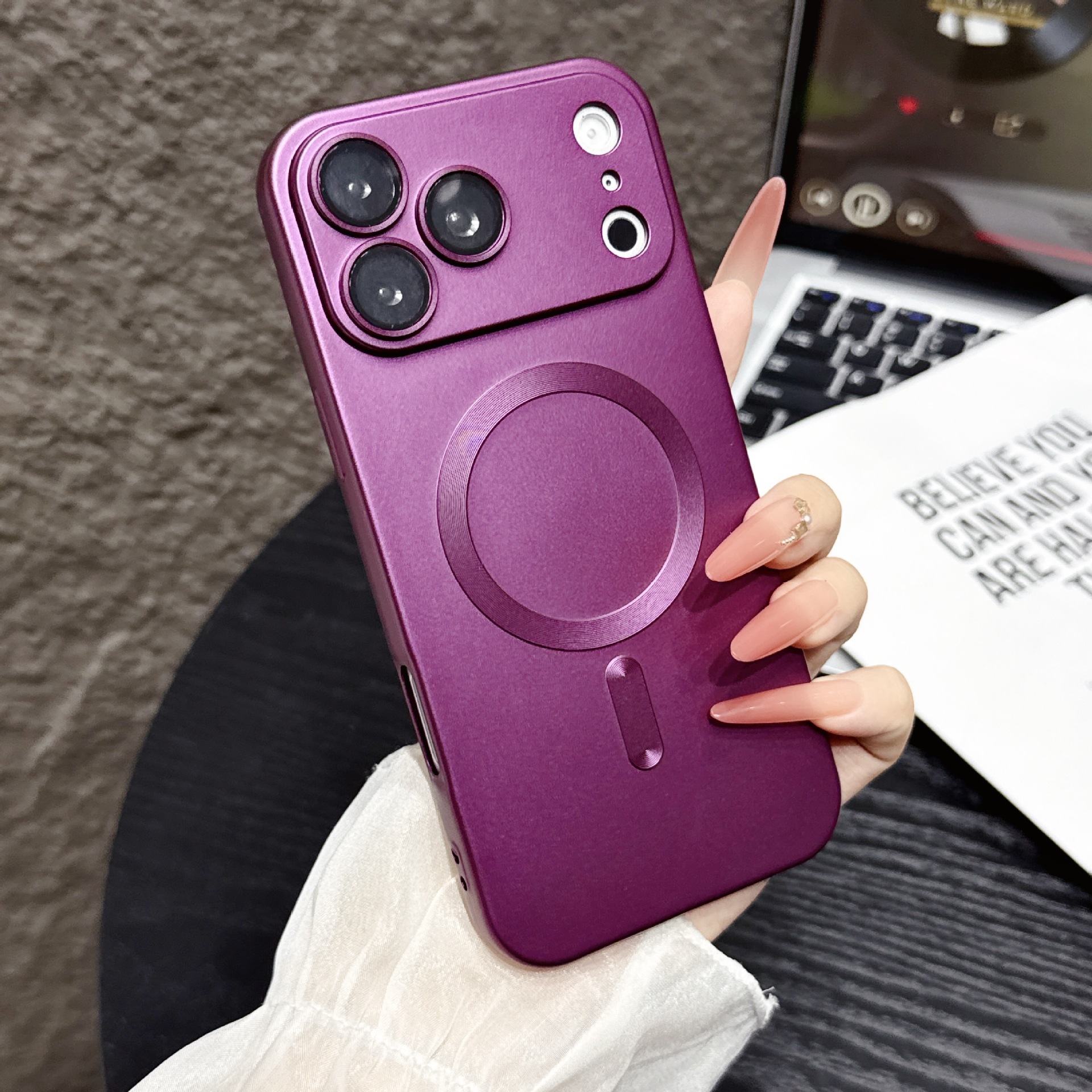 Funda magnética de pintura líquida metálica adecuada para iPhone 17 color oro desierto y cubierta protectora de lente para Apple 18 PRO. image 8