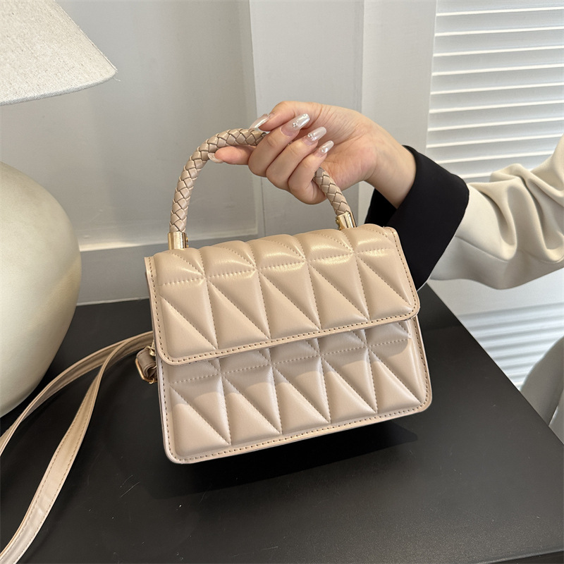 Bolso de hombro popular de este año bolsa de mensajero de moda 2023 otoño nuevo bolso simple bolso de rombo de moda para mujer