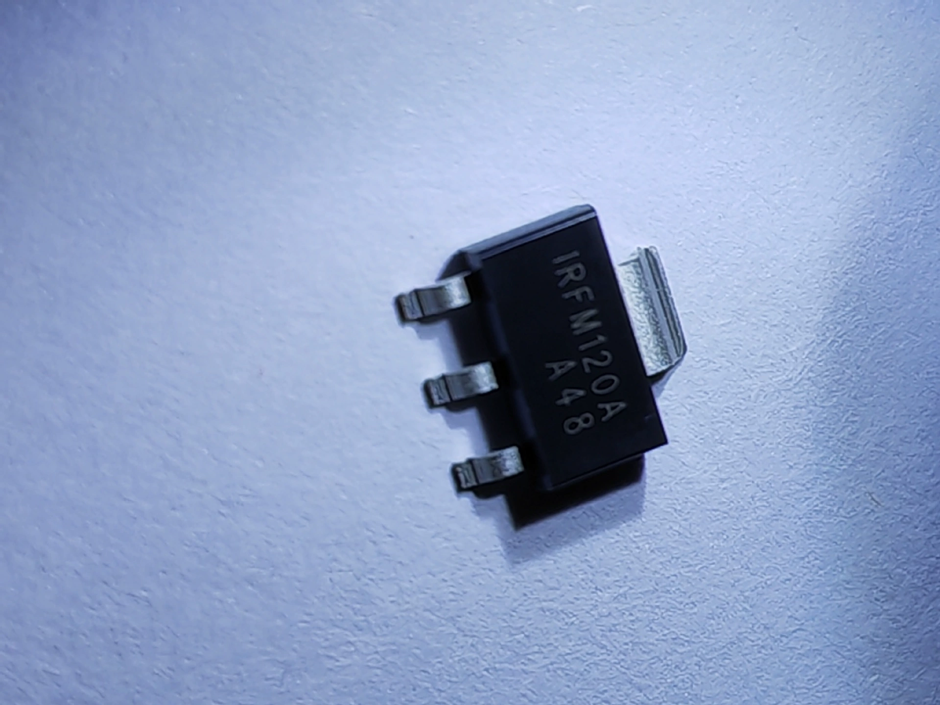 IRFM120A — MOS полевой транзистор N-канала, 100В, 2.3А