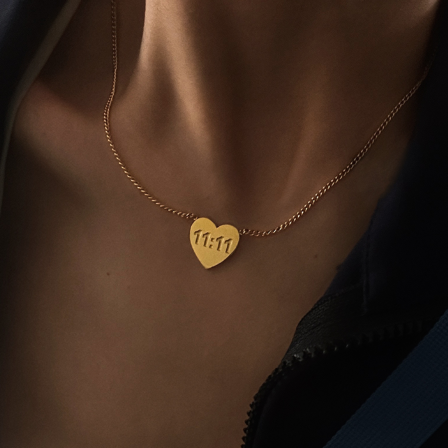 Collar Número de la Suerte 11, para Uso Superpuesto, Bañado en Oro
