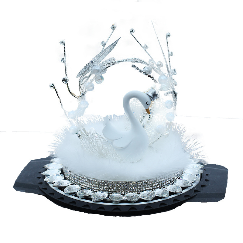 Adornos de coche INS viento resina cisne mesa de decoración de coche cesta de flores de metal diamantes de imitación decoración de coche creativo plumas