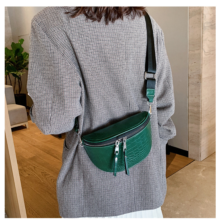 Fashion Solid Color Soft Leather Chest Bag Strap Crocodile Pattern Crossbody Bags display picture 13