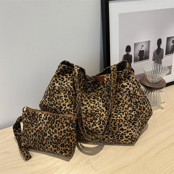 Fashionable retro leopard print shoulder bag 2024 winter new personality niche design simple commuting literary tote bag